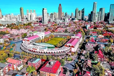 现代体育场如何融入历史街区？